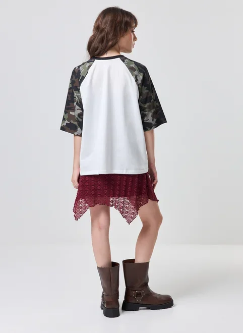 Camiseta Box Raglan Off‑White Camuflada