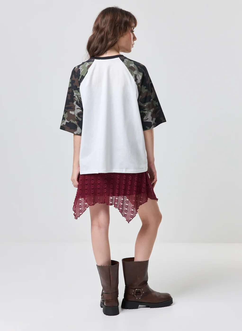 Camiseta Box Raglan Off‑White Camuflada