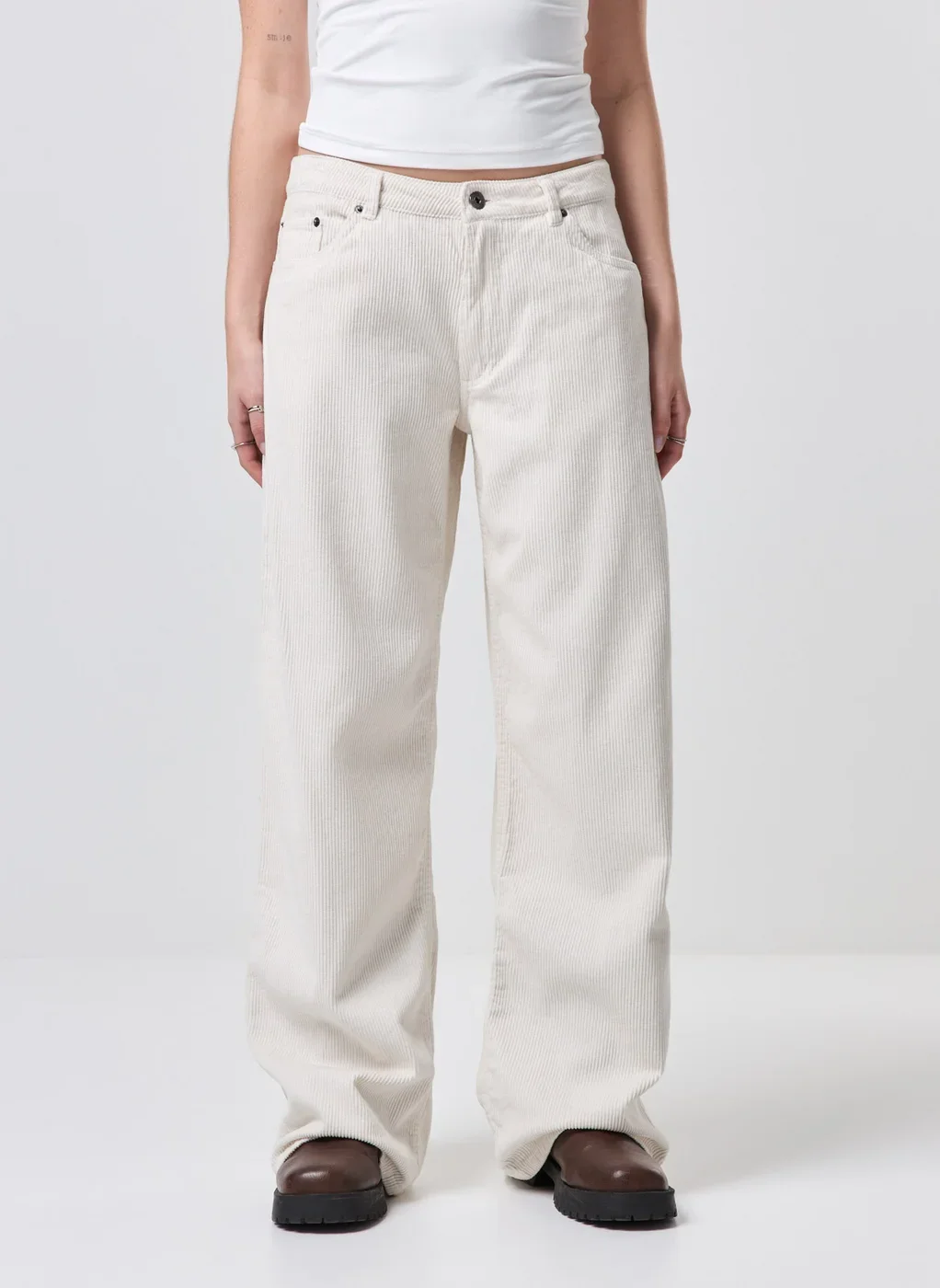 Calça Wide Leg Cintura Baixa Cotelê