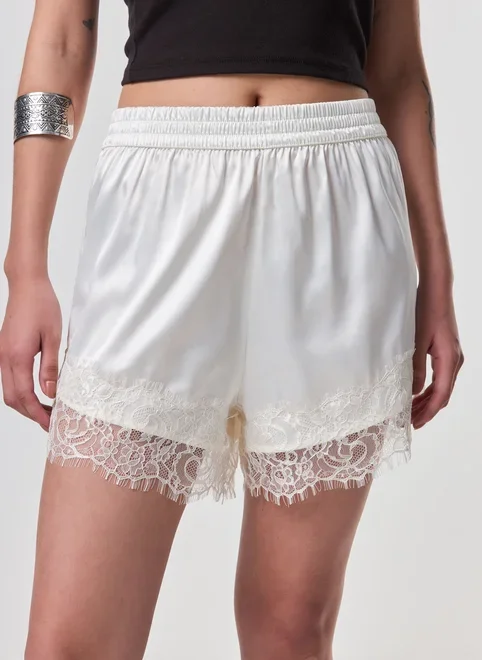 Short De Cetim Com Rendinha