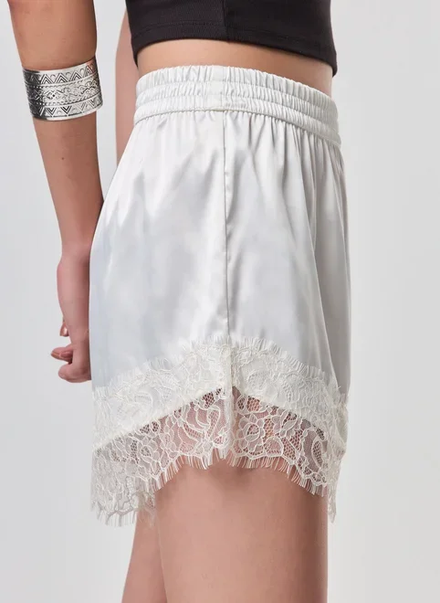 Short De Cetim Com Rendinha