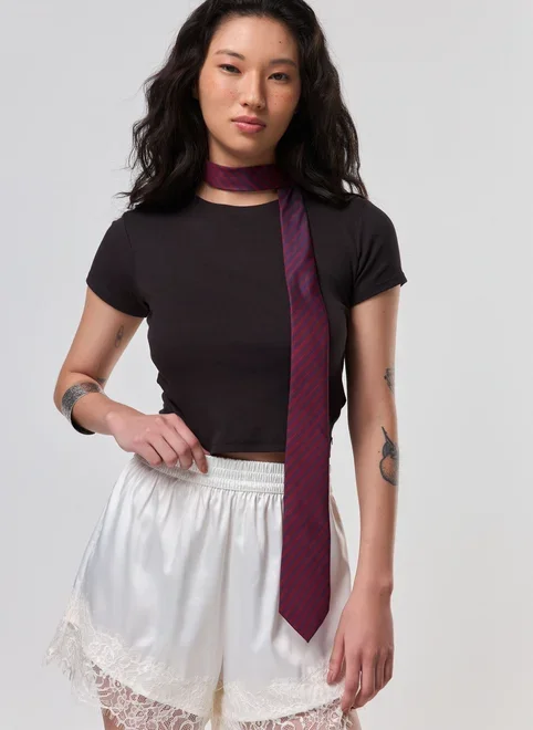 Short De Cetim Com Rendinha