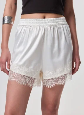 Short De Cetim Com Rendinha