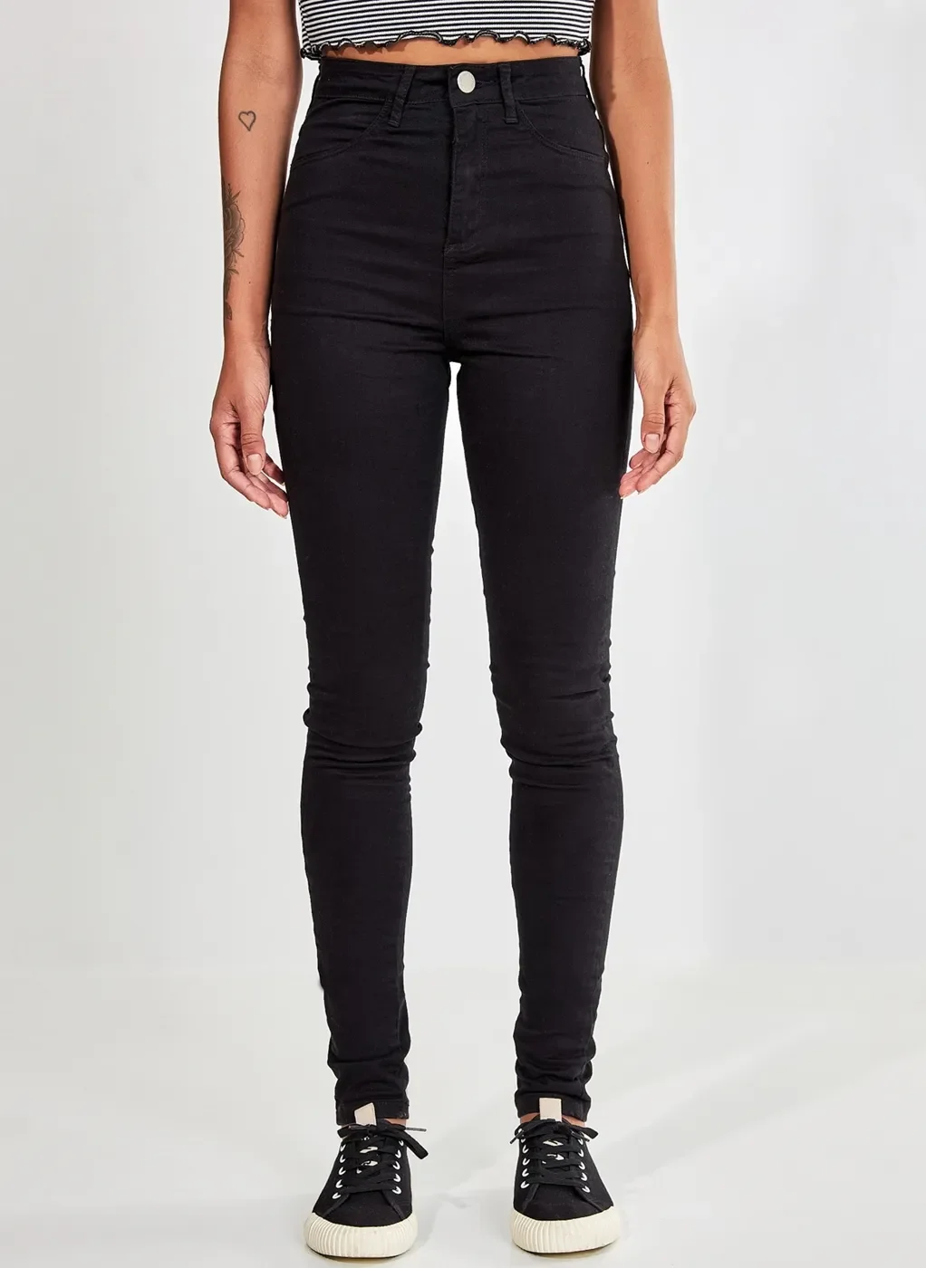 Calça Skinny Cintura Alta em Sarja