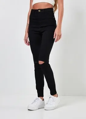 Calça Skinny em Sarja Navalhada
