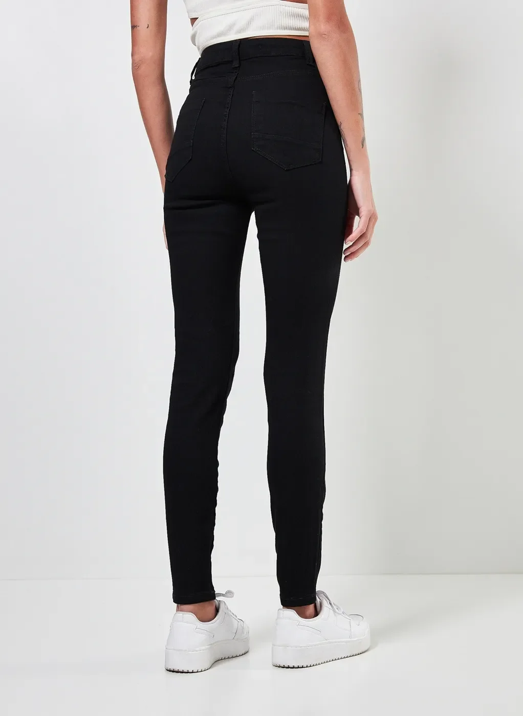 Calça Skinny em Sarja Navalhada