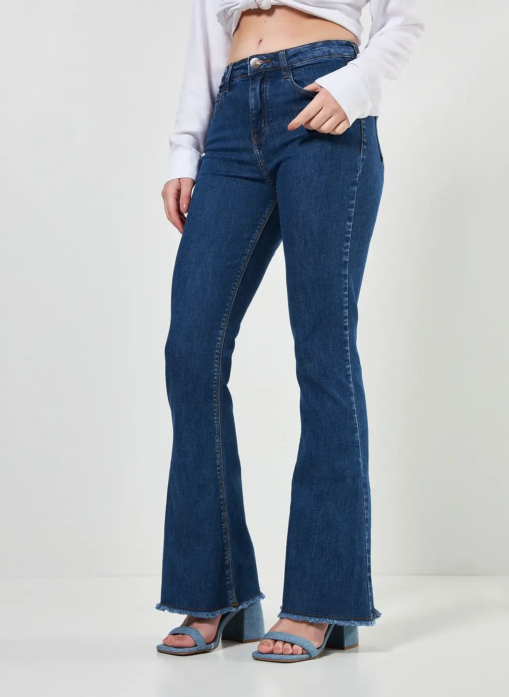 Calça Flare em Jeans
