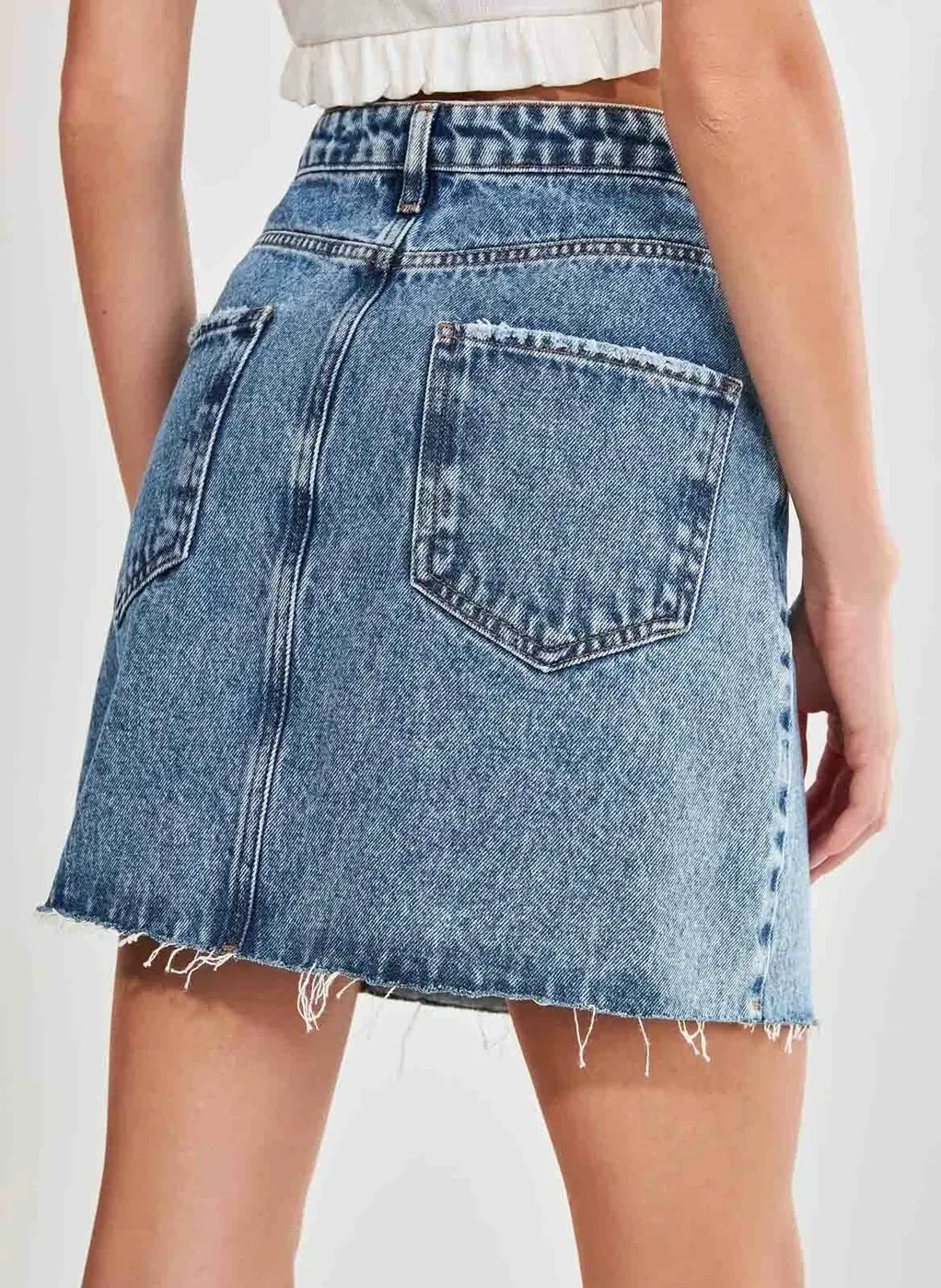 Saia Jeans com Barra Desfiada