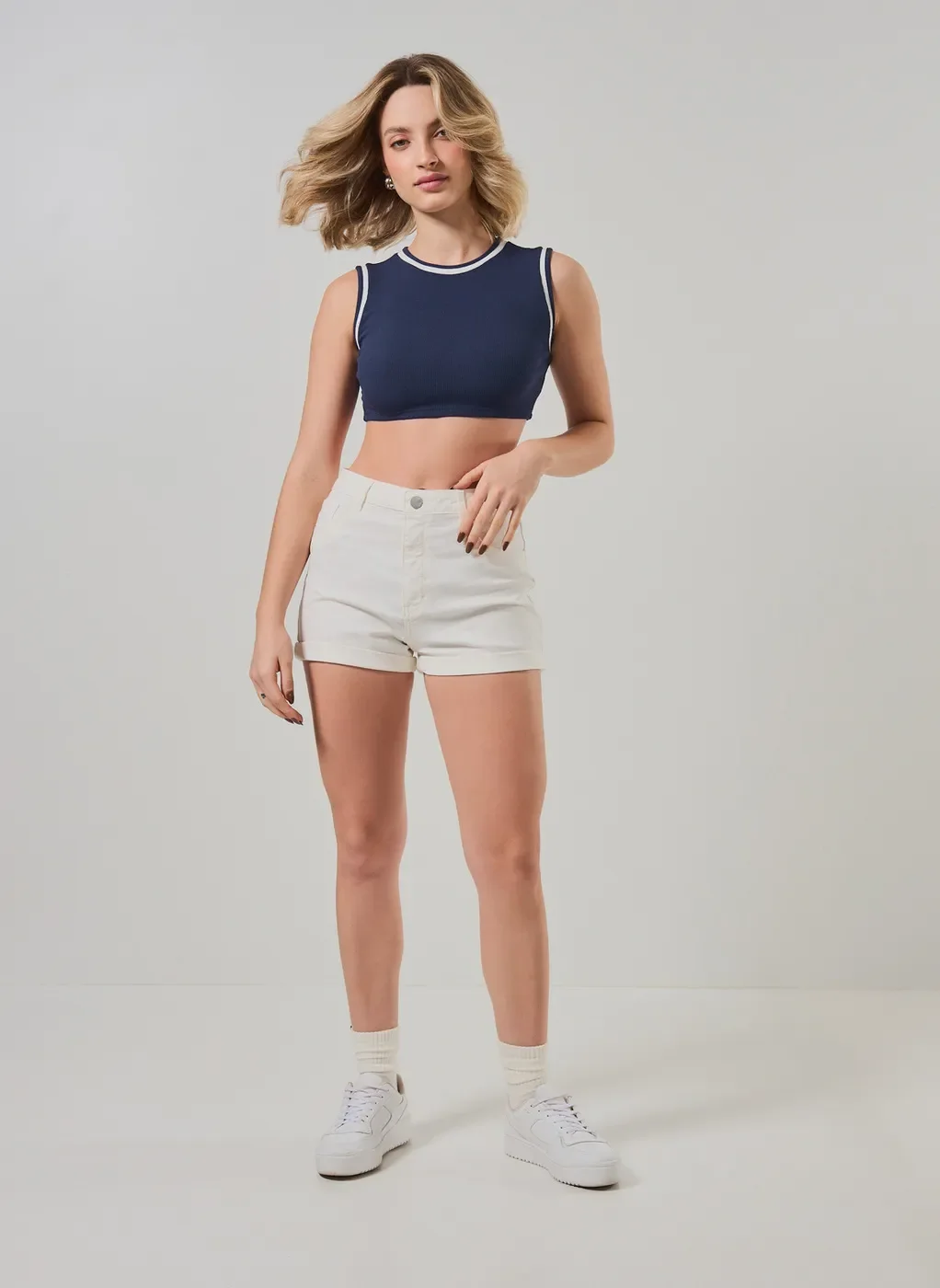 Short Cintura Alta em Sarja