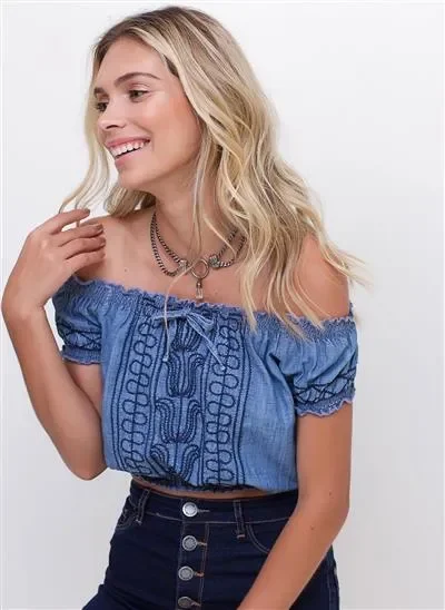 blusa jeans ciganinha cropped bordados jeans medio