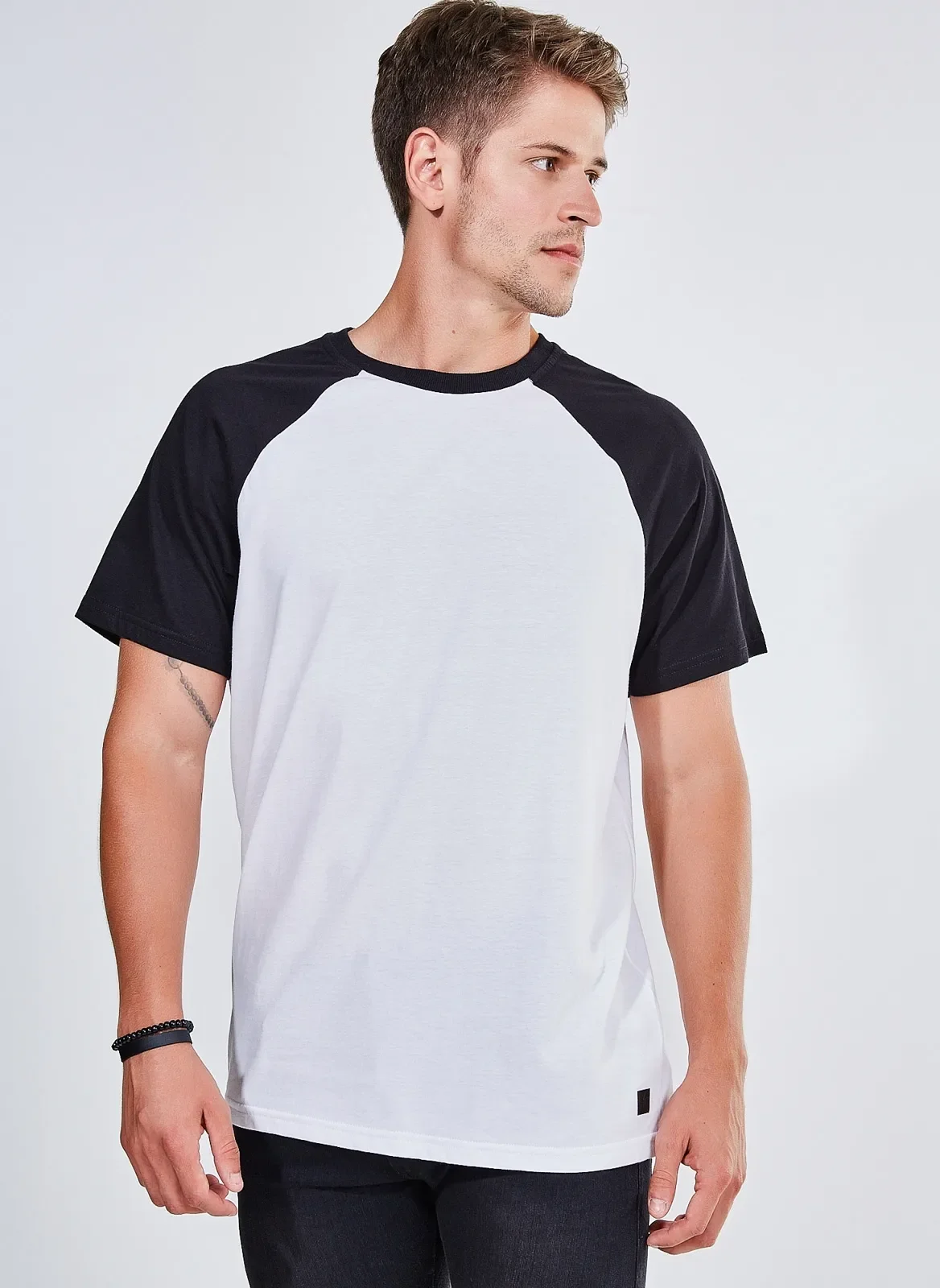 1068127_camiseta-manga-raglan-