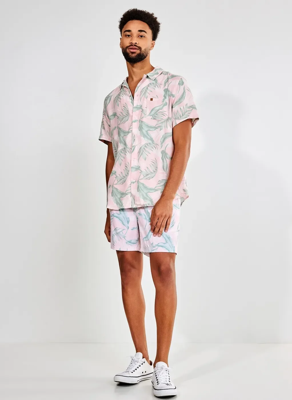 camisa tropical rosa claro - estampado