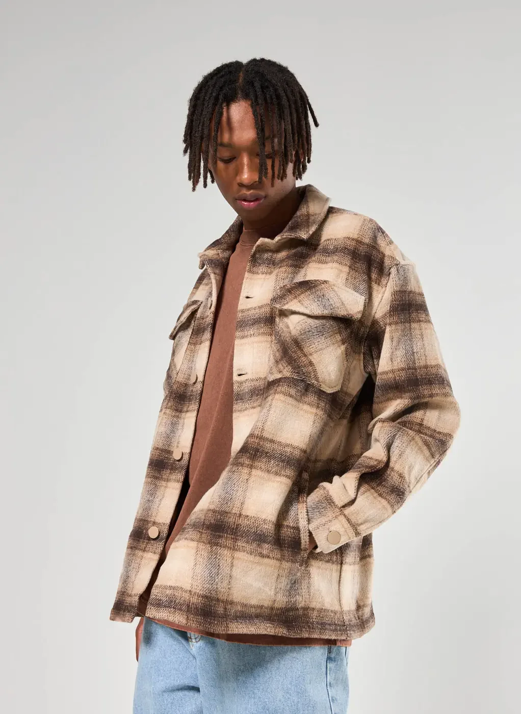 jaqueta estilo camisa estampa xadrez marrom chocolate