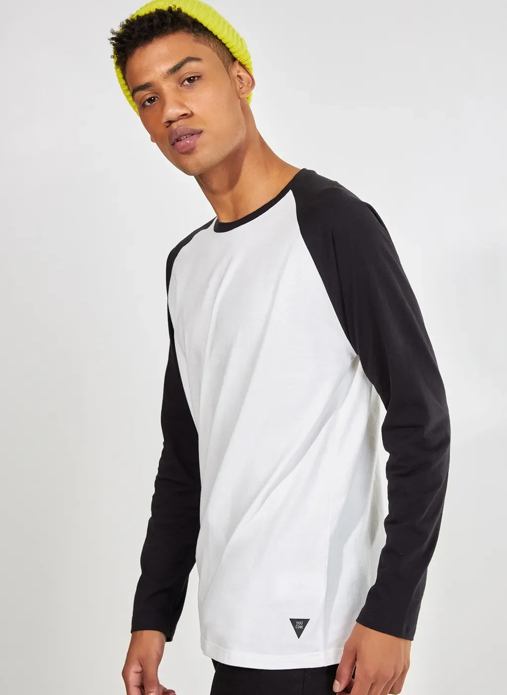 camiseta raglan de manga longa - preto