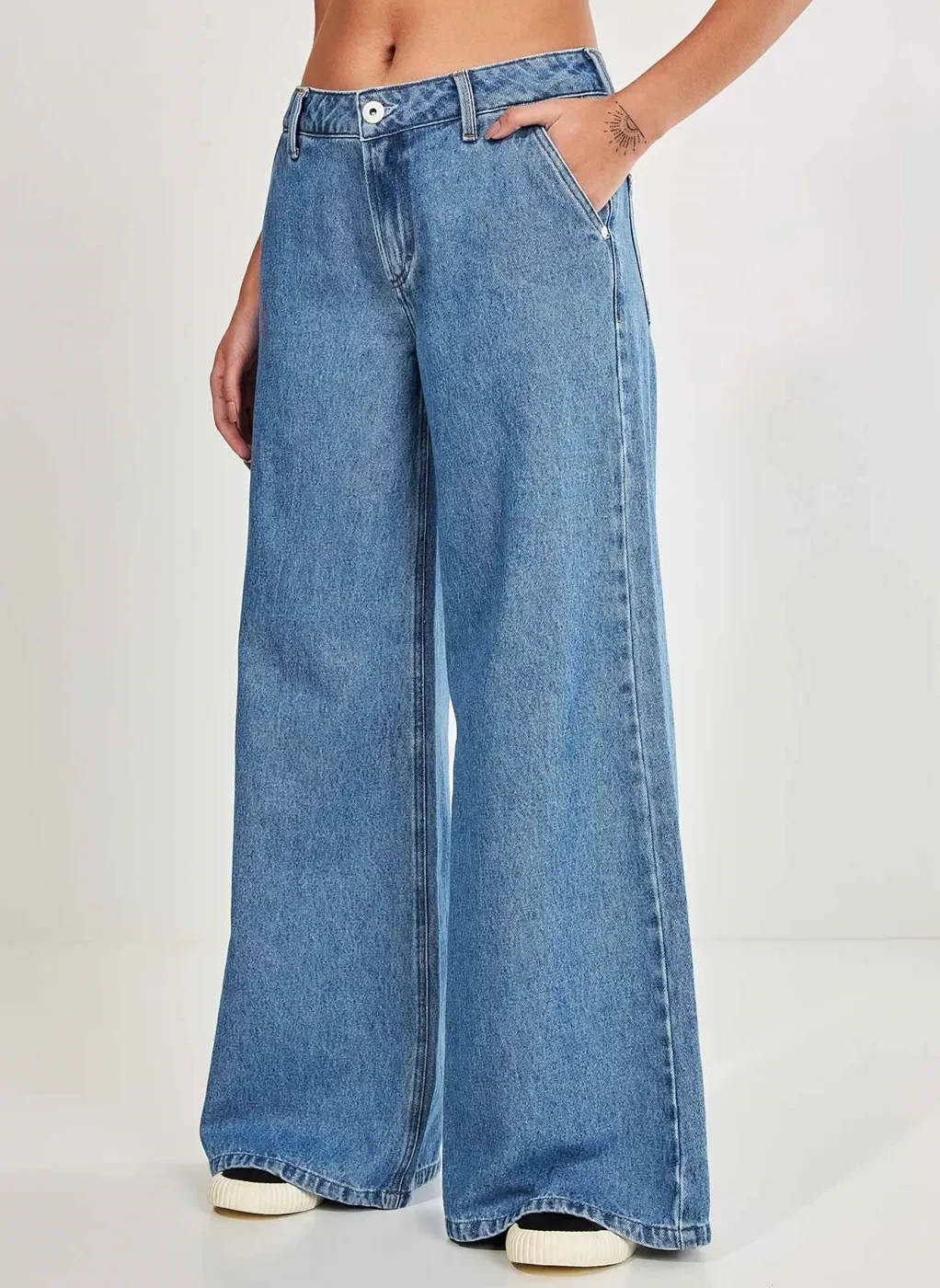 calça jeans wide leg cintura baixa jeans medio