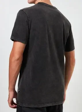 camiseta marmorizada jujutsu kaisen - preto