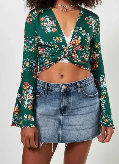 blusa com amarração verde floral