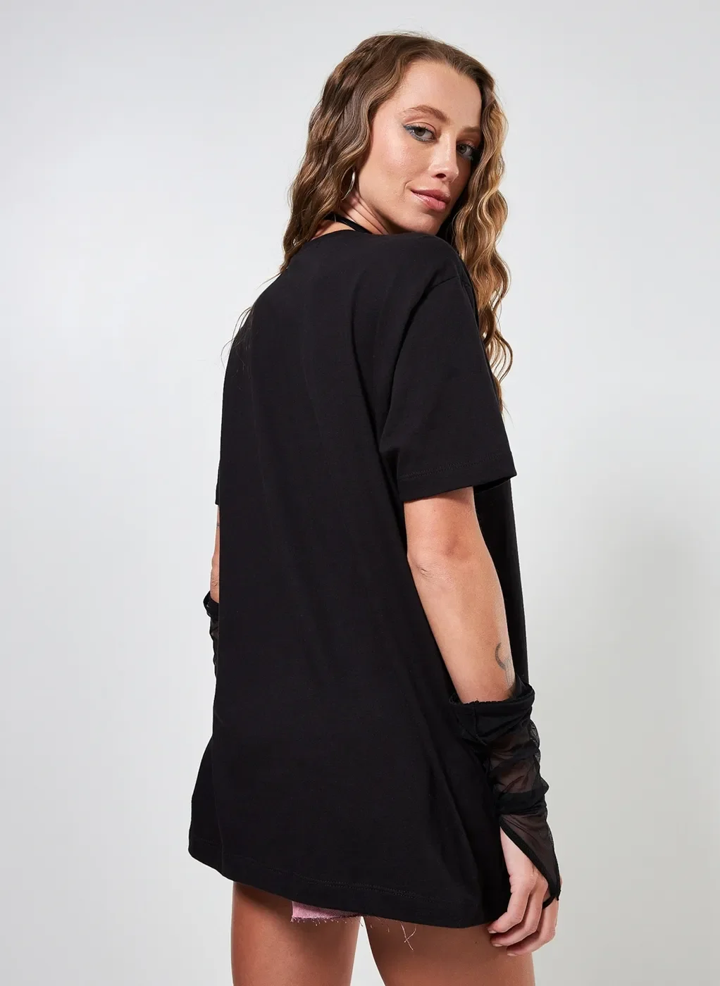 camiseta super oversized brilho no escuro - preto