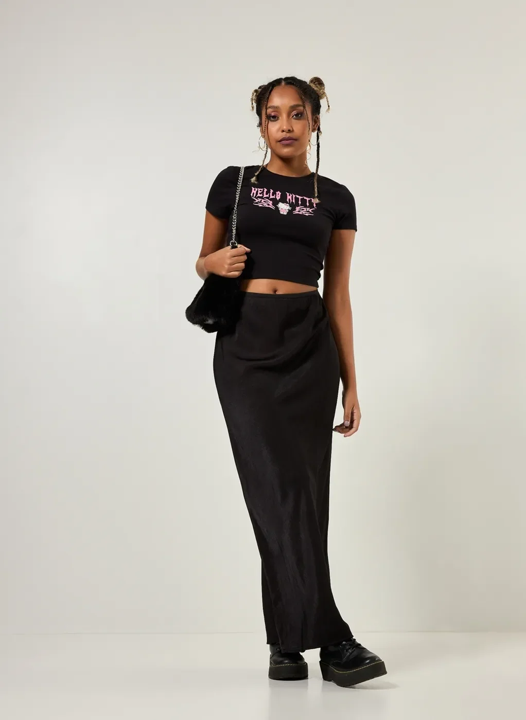 saia longa em cetim preto preto