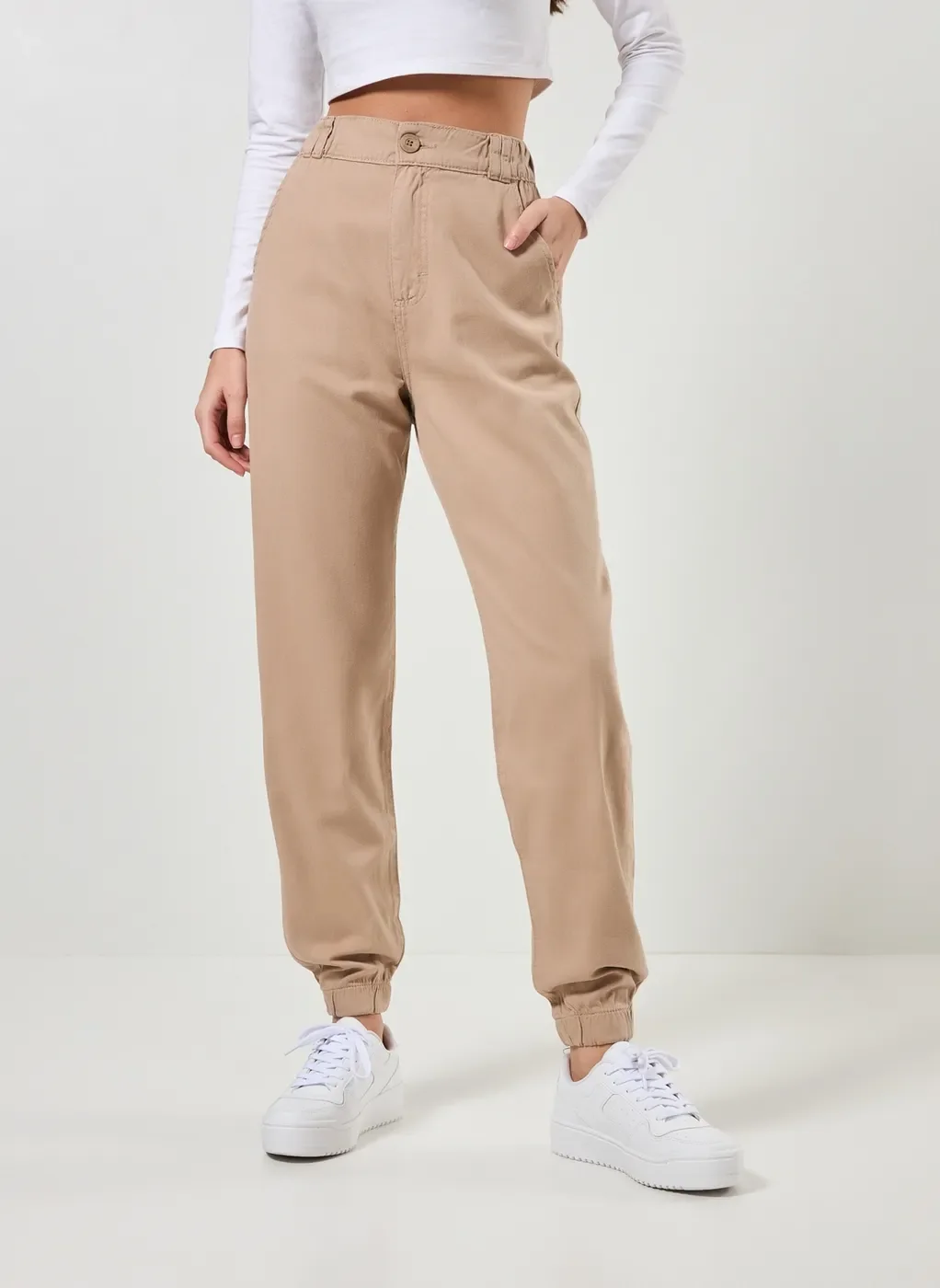 calça jogger em sarja com elástico caqui