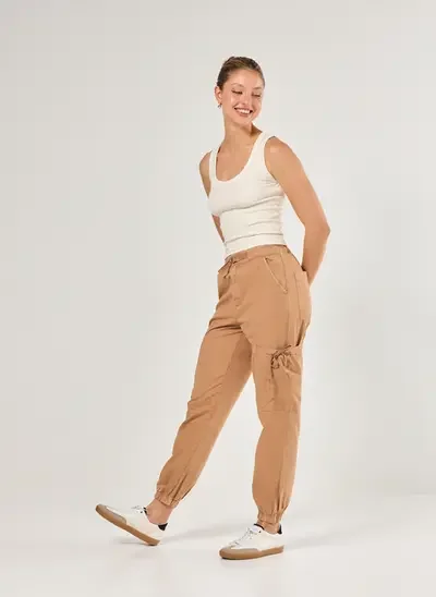 Caqui Jogger Sarja Calça Jogger Em Sarja Caqui Com Bolsos Caqui
