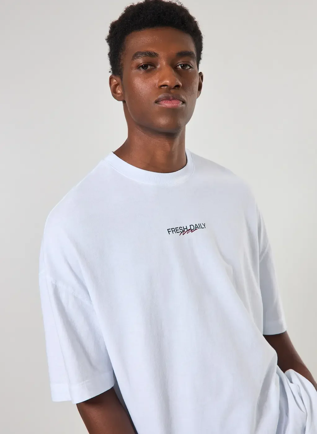 camiseta oversized malhão branca tomatos - branco