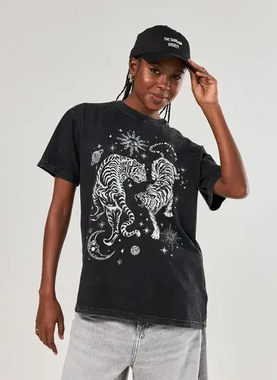 camiseta oversized marmorizada tigres