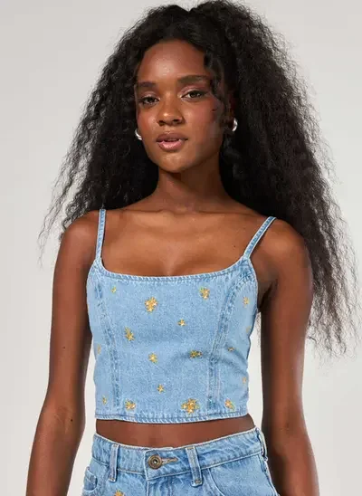 cropped jeans florzinhas bordadas - jeans medio
