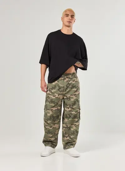 calça sarja baggy cargo camuflada