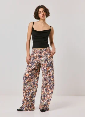 Calça Boy Em Sarja Estampada Grafite