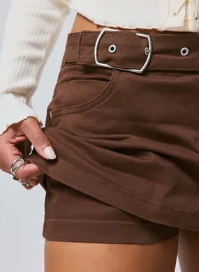 Saia Short Em Sarja Com Fivela