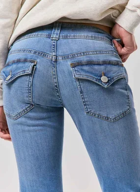 Calça Jeans Bootcut Cintura Baixa Bolsos